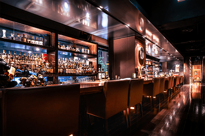 "Counter Seats" Where You Can Concentrate on Your Drink in a Refined Atmosphere