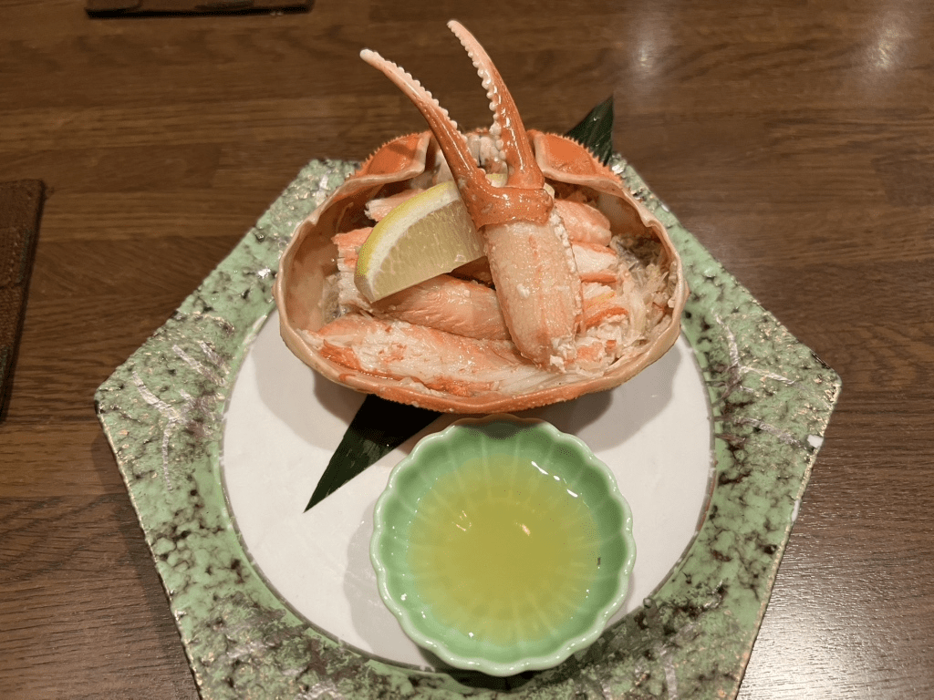 "Crab Daruma" - A Masterpiece That Evokes Japan's Beautiful Four Seasons