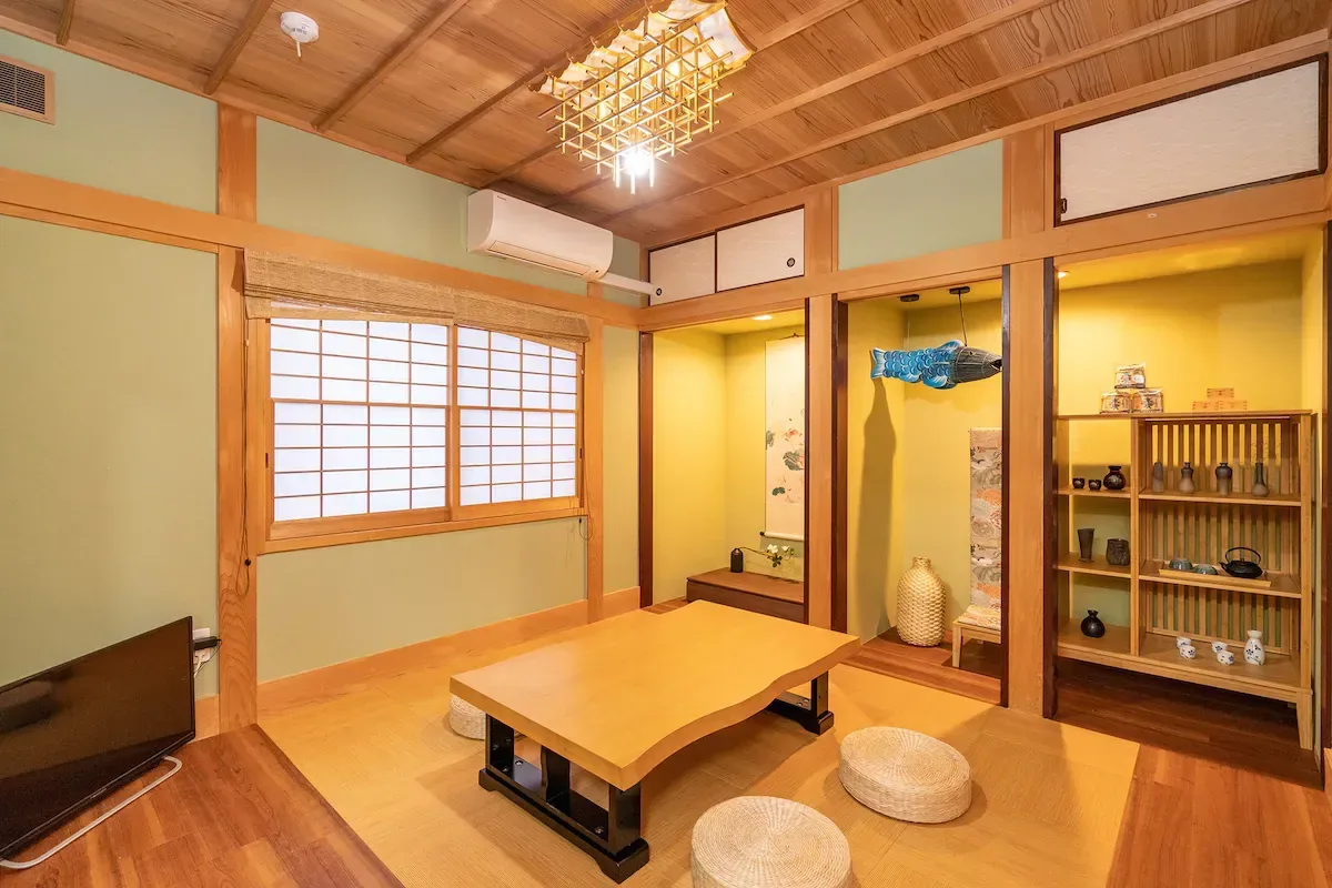 Airbnb Japanese Traditional Woody Room