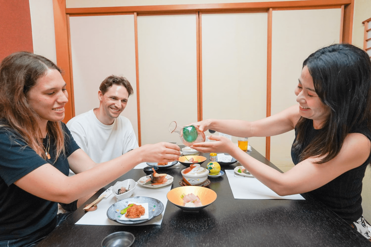 Enjoy Food & Bar Hopping at Restaurants Truly Loved by Locals in the Gourmet City of "Kanazawa"!