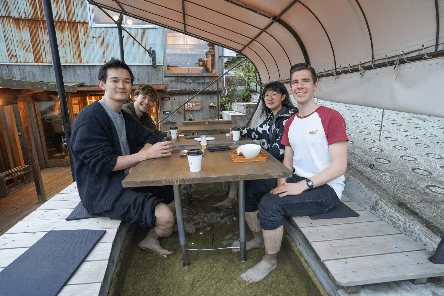 Enjoy Foot Bath Cafes and Other Tourist Spots to the Fullest with a Local Guide