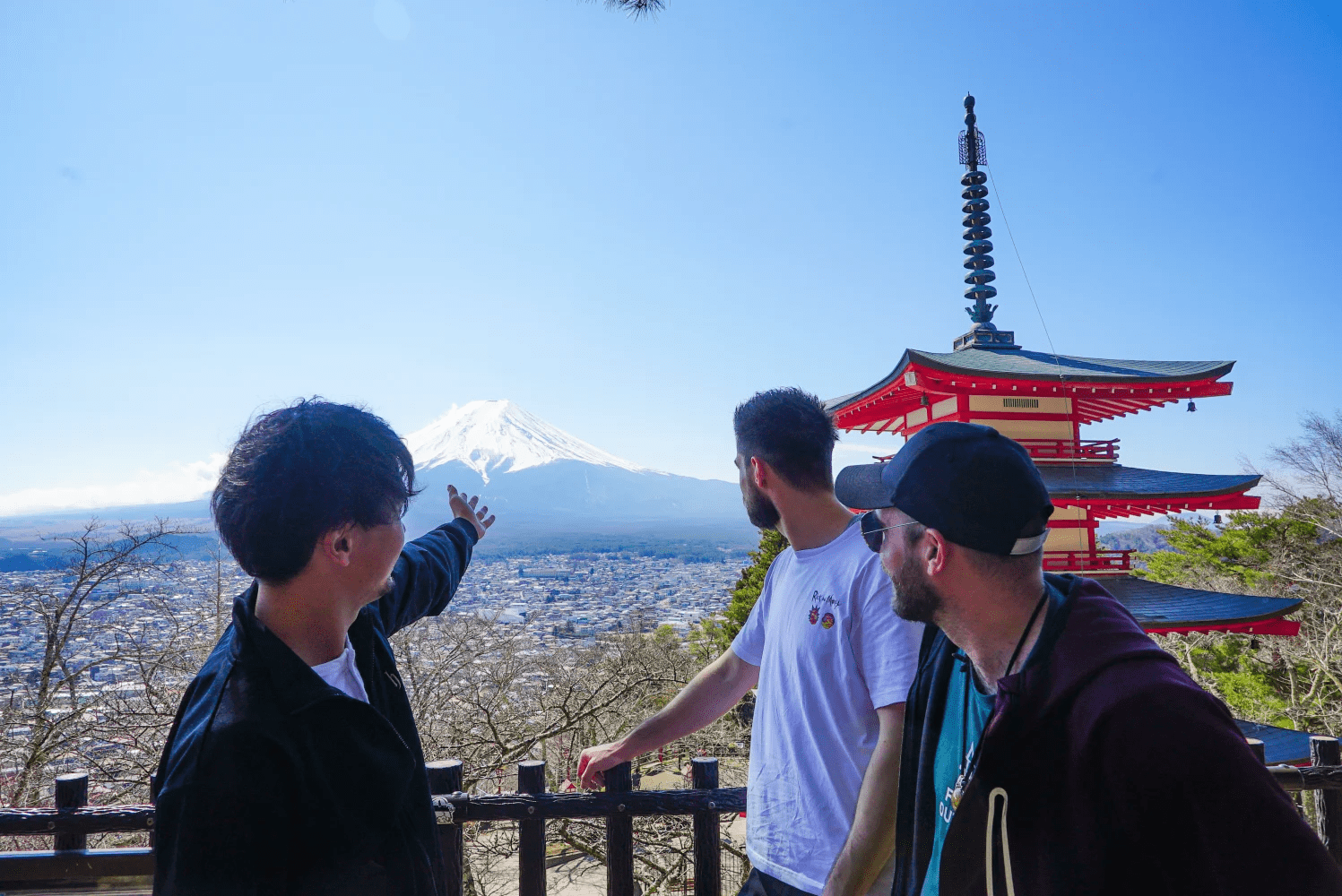 For efficiently and deeply enjoying tourist spots around Mt. Fuji, a tour with a local guide is recommended