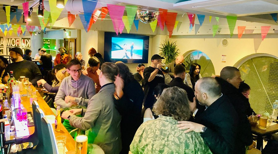 Friendz International Bar & Grill