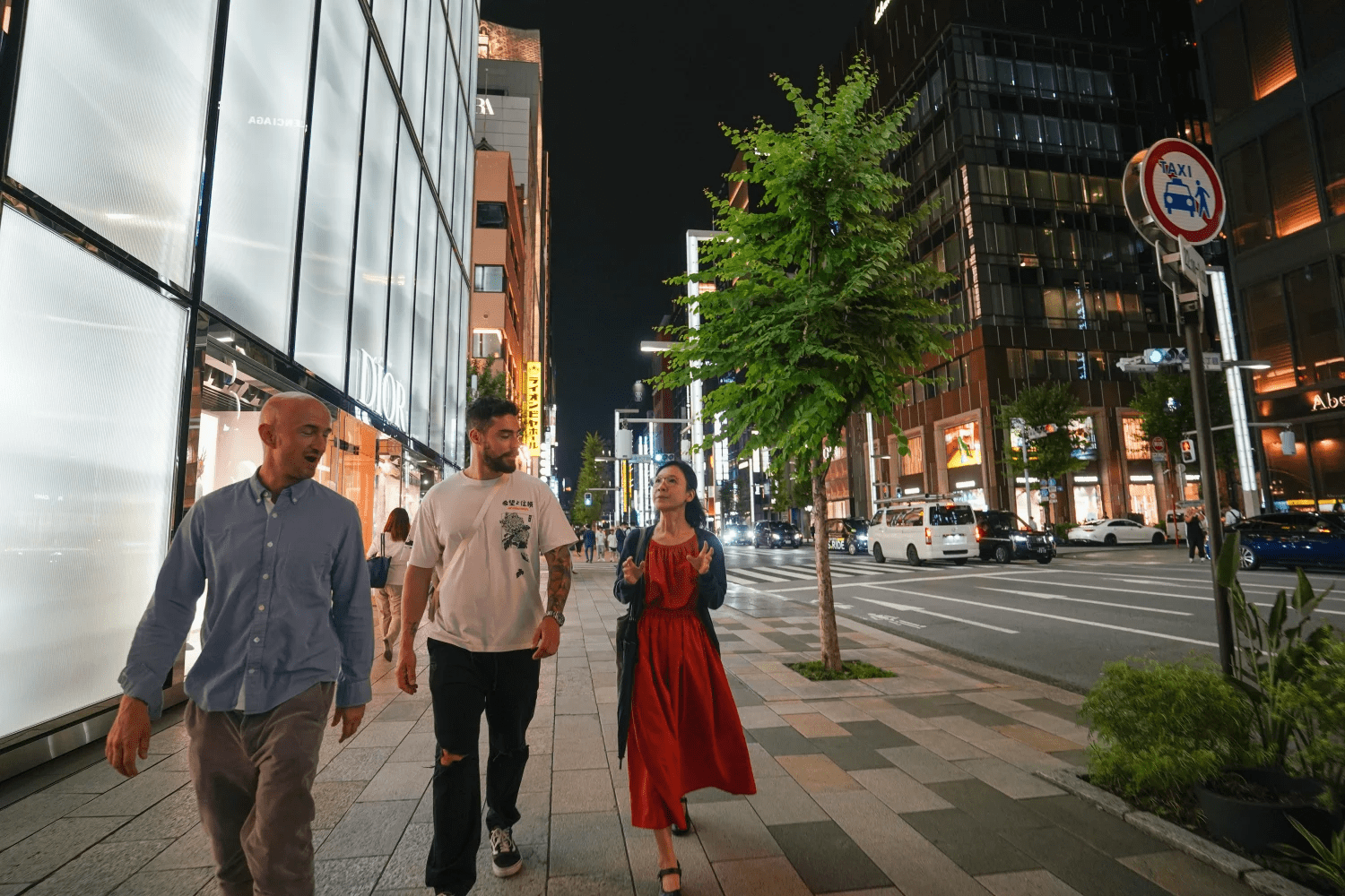 In Addition to Ginza's Cuisine, You'll Also Be Guided to Tourist Spots Perfect for Nighttime