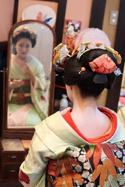 Difference 2: Hairstyle and Makeup