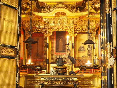 You Can Leisurely View Traditional Gardens and Buddhist Altars