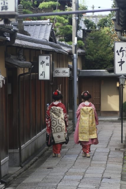 Maikos in Kyoto