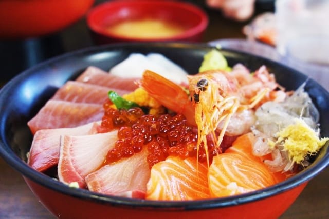 Kanazawa offers various exquisite gourmet foods, including fresh seafood