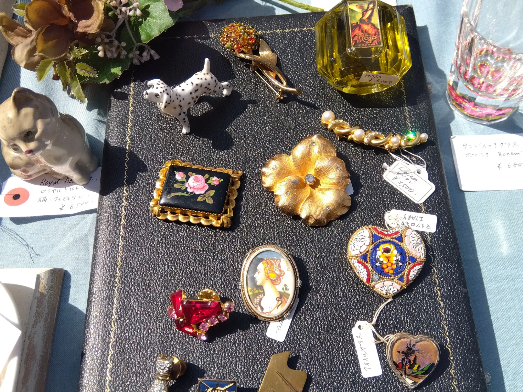 Not Only Japanese Items, But Also Numerous Rare Western Antiques
