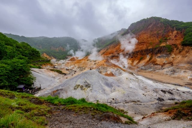 Highlight 3: Tourist Spots Related to Hot Springs Along the Way, Such as "Geysers" and "Sanzu no Kawa"