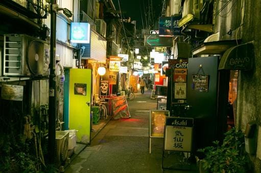 How to Enjoy Golden Gai