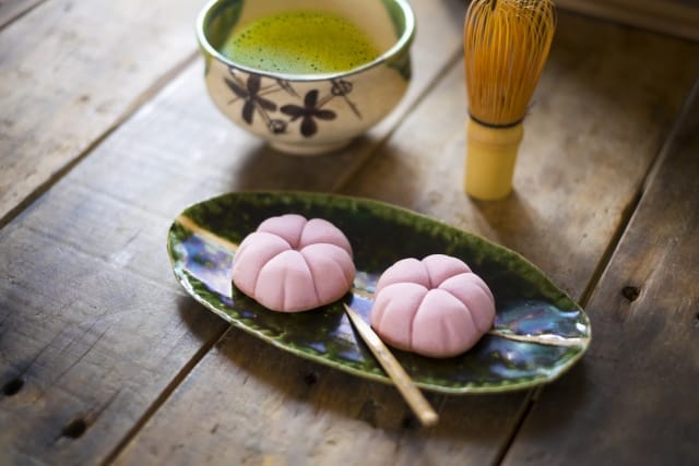Traditional Japanese Sweets "Wagashi" You Can Enjoy in Ginza