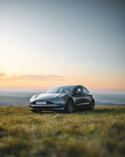 Tesla Model 3 Performance — Autopilot, 0-100 en 3.3s — vue 2