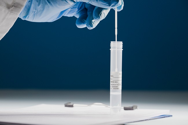 Swab,In,The,Hand,Of,A,Doctor,(transport,Of,Viral