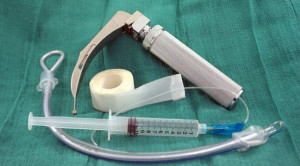 Penggunaan Rutin Stylet Meningkatkan Angka Keberhasilan Intubasi pada Percobaan Pertama pada Setting di Luar Rumah Sakit – Telaah Jurnal Alomedika