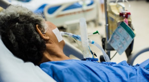 Efek Penghambat Pompa Proton vs Antagonis Reseptor Histamin-2 dalam Profilaksis Stress Ulcer – Telaah Jurnal