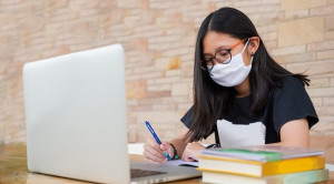 Menulis Tangan dibandingkan Mengetik dalam Pembelajaran - Telaah Jurnal Alomedika