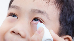 Penggunaan Obat Mata Topikal pada Anak-Anak
