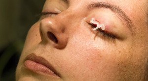 Memilih Sediaan Topikal Mata yang Sesuai untuk Pasien