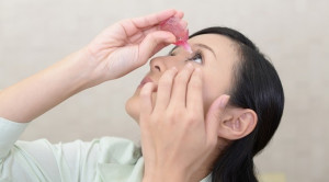 Pemberian Kortikosteroid Tetes Mata untuk Keratitis Bakteri