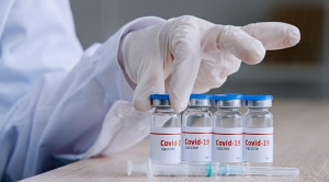 Dosis Keempat Vaksin Pfizer untuk Pencegahan Infeksi COVID-19 – Telaah Jurnal Alomedika