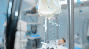 Perbandingan Pemberian Laju Cairan Intravena Cepat dan Lambat pada Pasien Kritis – Telaah Jurnal Alomedika