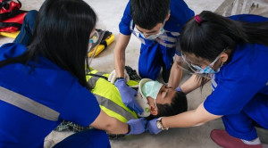 Pelepasan Cervical Collar pada Pasien Trauma Tumpul dengan Penurunan Kesadaran