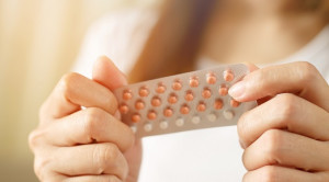 Perbandingan Kontrasepsi Oral Kombinasi yang Berisi Drospirenone dan Etinilestradiol