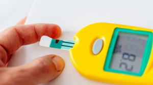 Febuxostat Vs Allopurinol untuk Penatalaksanaan Hiperurisemia