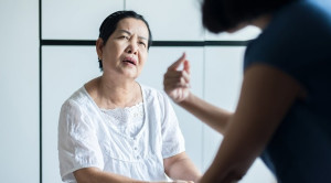 Lecanemab Memperlambat Penurunan Fungsi Kognitif pada Alzheimer Dini – Telaah Jurnal Alomedika