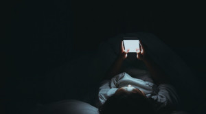 Studi Literatur - Bahaya Blue Light