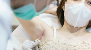 5-Fluorouracil dan Triamcinolone Acetate dalam Tata Laksana Keloid