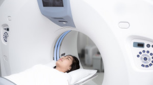 Risiko Kanker dari Pemeriksaan CT Scan – Telaah Jurnal Alomedika