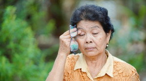 Pijat Okular dalam Tata Laksana Oklusi Arteri Retina Sentral