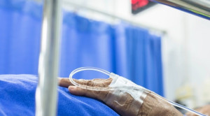 Restriksi Cairan Intravena di ICU Pasien dengan Syok Sepsis – Telaah Jurnal Alomedika