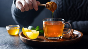 Madu untuk Mengatasi Batuk: Apakah Efektif