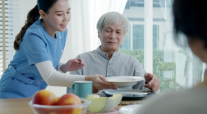 Diet MIND sebagai Upaya Pencegahan Penurunan Kognitif pada Lansia – Telaah Jurnal Alomedika