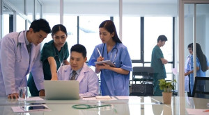5 Pertimbangan Penting Sebelum Memutuskan Menjadi Residen Kedokteran