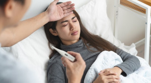 Gejala dan Terapi Cairan Oral pada Demam: Fokus pada Demam Berdarah Dengue Dewasa