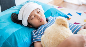 Kompres Dingin vs Panas untuk Menurunkan Demam Anak