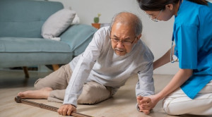 Intervensi untuk Mencegah Lansia Terjatuh