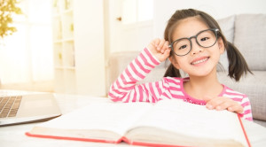 Pertimbangan Khusus Peresepan Kacamata pada Anak