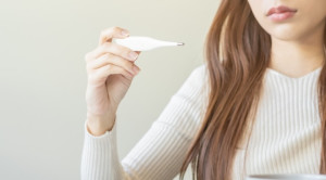 Demam vs Heat Stroke: Bagaimana Cara Membedakannya?