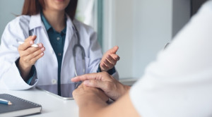 Pentingnya Menanyakan Precaution Sebelum Menulis Resep