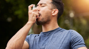 Salbutamol-Budesonide Sesuai Kebutuhan pada Asma Ringan – Telaah Jurnal Alomedika