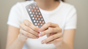 Kontrasepsi Oral Tidak Meningkatkan Risiko Kanker Hati – Telaah Jurnal Alomedika