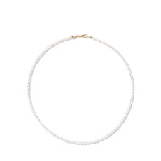 White Pearls choker: Choker made from pearls.