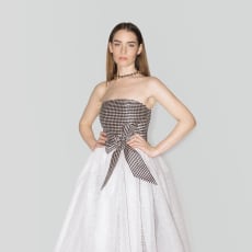 Valkoinen The Ball Skirt: Elevate your style to new heights with Amilli's White Tulle Ball Skirt.