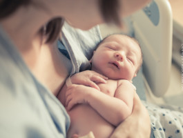 Kolostrum wirkung baby neugeborenes  kieferpix adobestockslayvd