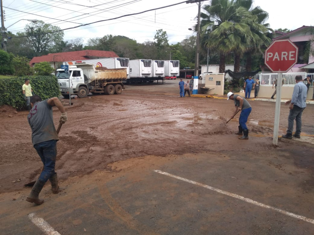 Prefeito de Joaçaba assina decreto de ajuda ao Município de Lacerdópolis